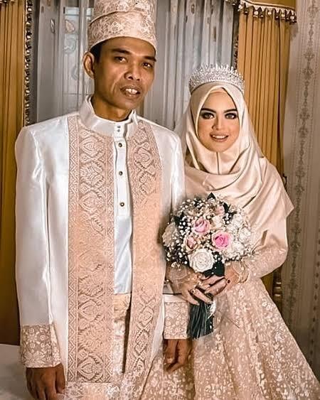 MESRA BANGET!! Potret Kebersaman UAS dan Istrinya Fatimah Az Zahra