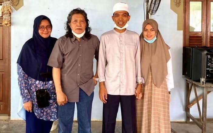 MESRA BANGET!! Potret Kebersaman UAS dan Istrinya Fatimah Az Zahra