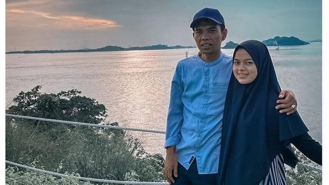 MESRA BANGET!! Potret Kebersaman UAS dan Istrinya Fatimah Az Zahra