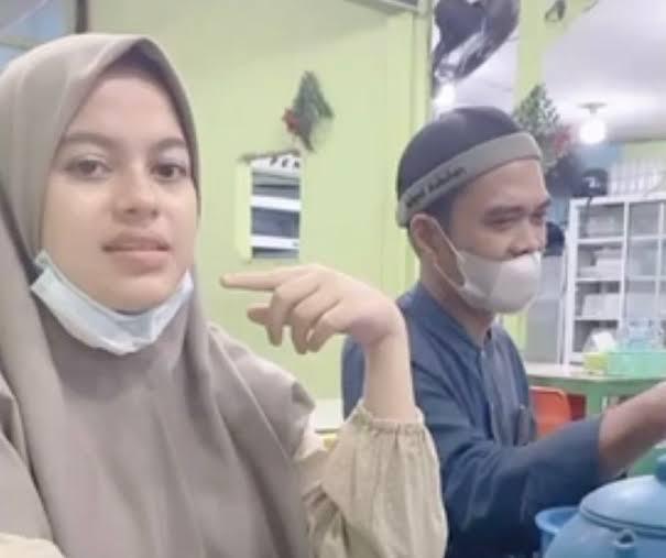 MESRA BANGET!! Potret Kebersaman UAS dan Istrinya Fatimah Az Zahra