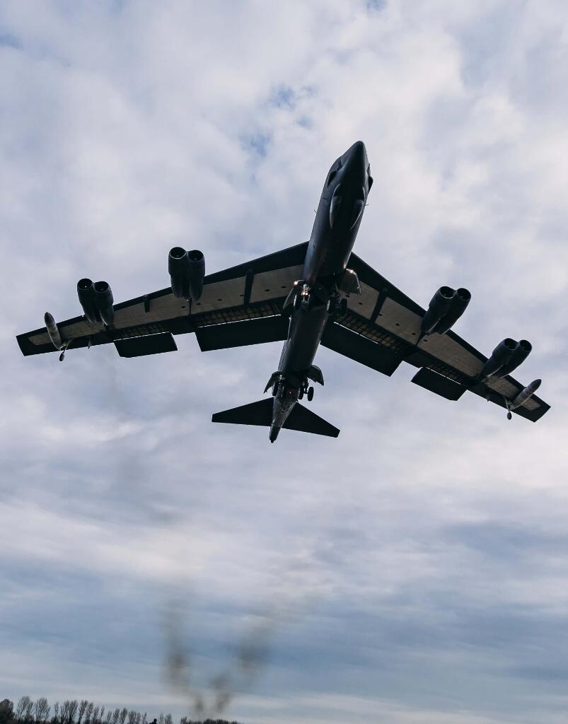 Si Kakek Legend B-52 Stratofortress Kembali ke Eropa Pada Situasi yang Menegangkan