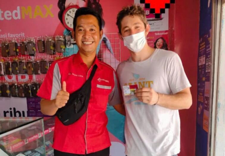 Toko Pulsa Ini Bangga Dikunjungi Pembalap Moto GP