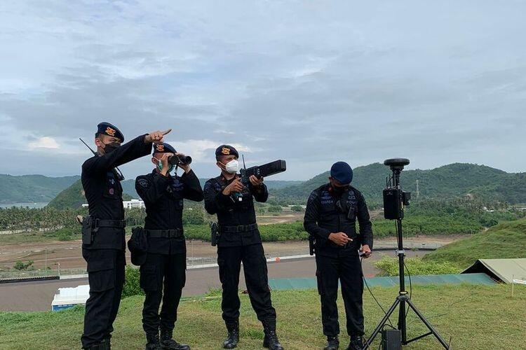 Di Balik Foto Sarungan Di Sirkuit Mandalika, Ada Cerita Lahan Yang Belom Di Bayar?