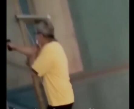 Todongkan Pistol bak Koboi ke Tukang Bangunan, Pria Ini Akhirnya Ditangkap!