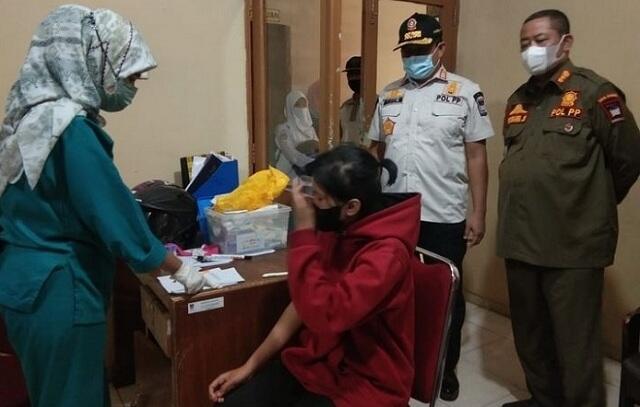 Meresahkan, Dua Lelaki dan Satu Perempuan di Amankan