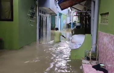 28 RT di Jakarta Terendam Banjir Hari Ini, Ketinggian Air hingga 1,2 Meter