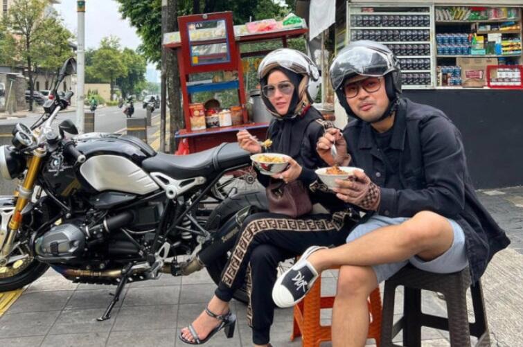 Gegara Makan di Trotoar, Crazy Rich Malang Ini Dihujat Netizen