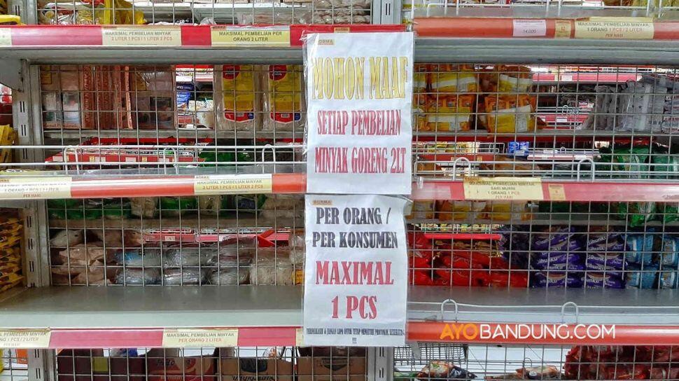 Emak-emak Lari2 Rebutan Minyak Goreng di Supermarket, Warganet: Para Mafia Ketawa