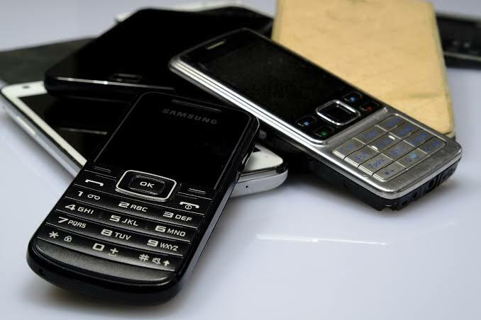 5 Hal Yang Dulu Ada Ketika Era HP Berbasis Java, Salah Satunya Internetan Mahal