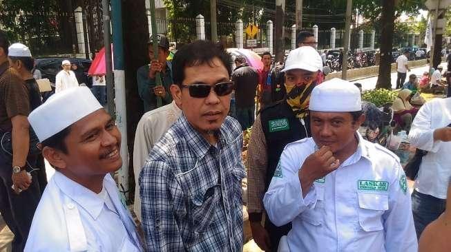 Disamakan dengan Adnan Buyung Nasution, Saksi LH: Munarman Tak Suka Kekerasan