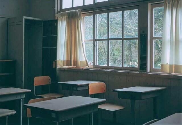 Ingin Rasakan Dunia 'ANIME' Favoritnya, Pria Jepang Nekat CURI Meja Belajar Sekolah !