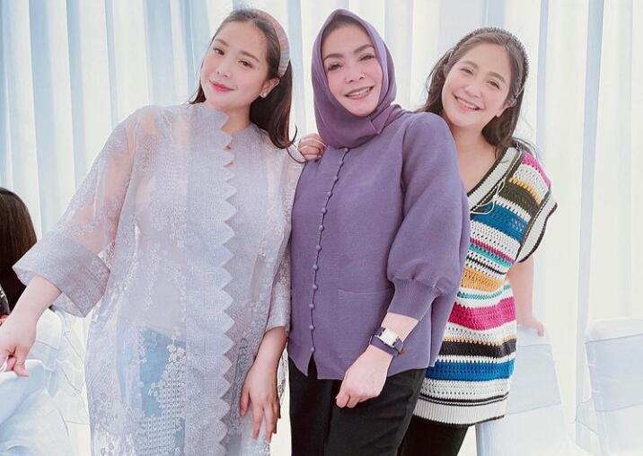 Patut Dicontoh, Ini Prinsip Hidup Mama Rieta Dalam Mendidik Nagita Slavina dan Marsha