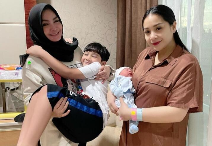 Patut Dicontoh, Ini Prinsip Hidup Mama Rieta Dalam Mendidik Nagita Slavina dan Marsha