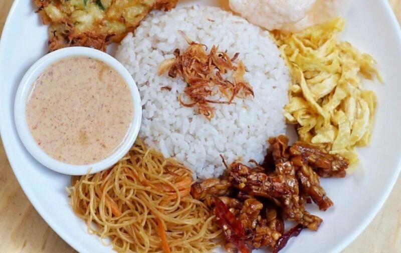 5 Olahan Nasi Modal Rice Cooker yang Anak Kos Musti Tau