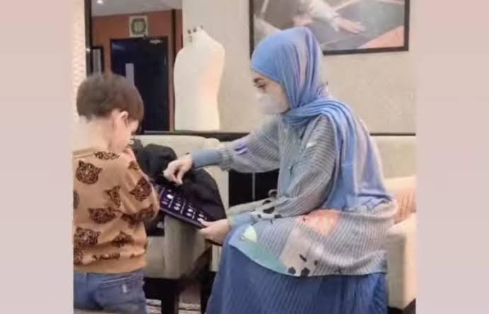 Cantiknya Celine Evangelista, Apakah Sudah Hijrah!

