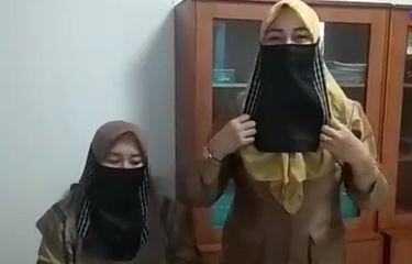 Bupati Lombok Tengah Sebut ASN Wajib Pakai Cadar Tiap Jumat untuk Pengganti Masker