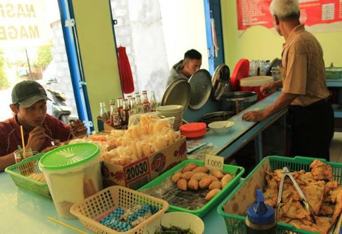 4 Alasan Kenapa Mie Instan di Warung Pinggir Jalan Lebih Enak dari Bikinan Sendiri