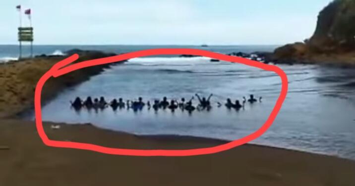 Kembali Dilakukan Ritual Mandi Laut di Pantai Watu Ulo Jember, Masih Belum Jera?