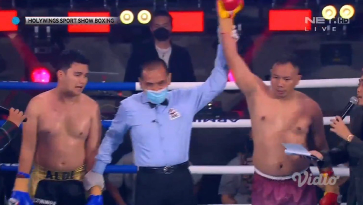 Aldi Taher Kabur dari Ring Tinju saat Lawan Vicky Prasetyo