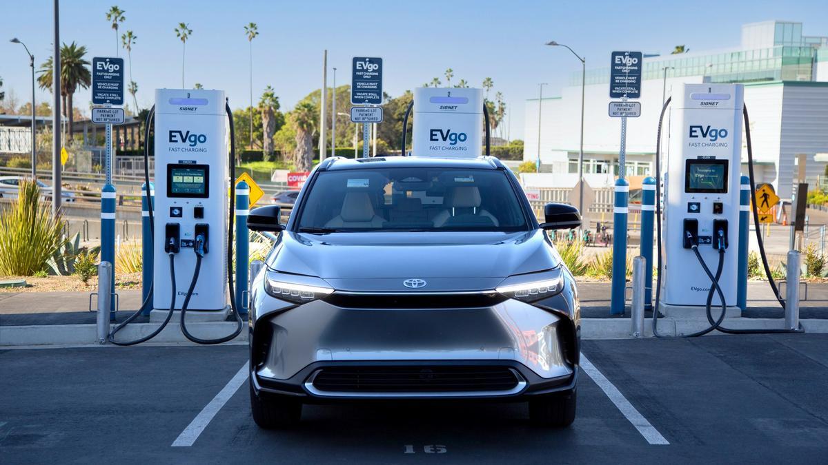 Gratis Isi Ulang Baterai, Ini Mobil Listrik Terbaru Toyota