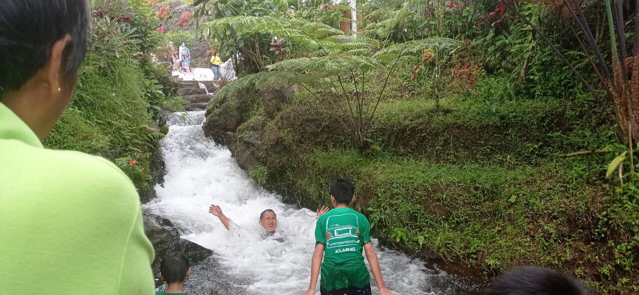 Grojogan Ratu, Tempat Asyik Untuk Makan Dan Refreshing 