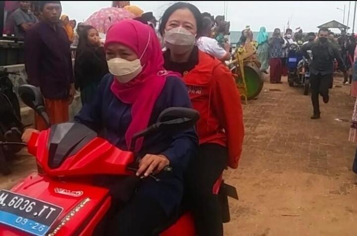 Kala Khofifah Bonceng Puan Naik Motor Merah Keliling Pulau Gili Iyang
