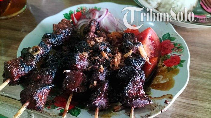 Kuliner Legendaris di Sragen: Sate Sapi Pasar Kota Sejak 1960, Porsinya Jumbo