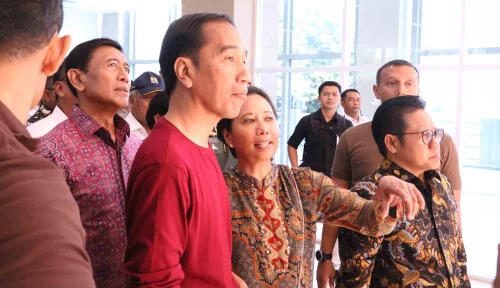 "Mohon Maaf Mas Jokowi, Anda Tidak Kuat-kuat Amat seperti Pak Harto"