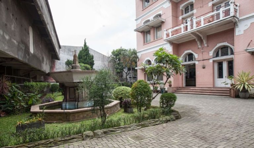 Hotel berhantu legendaris di malang: HOTEL NIAGARA