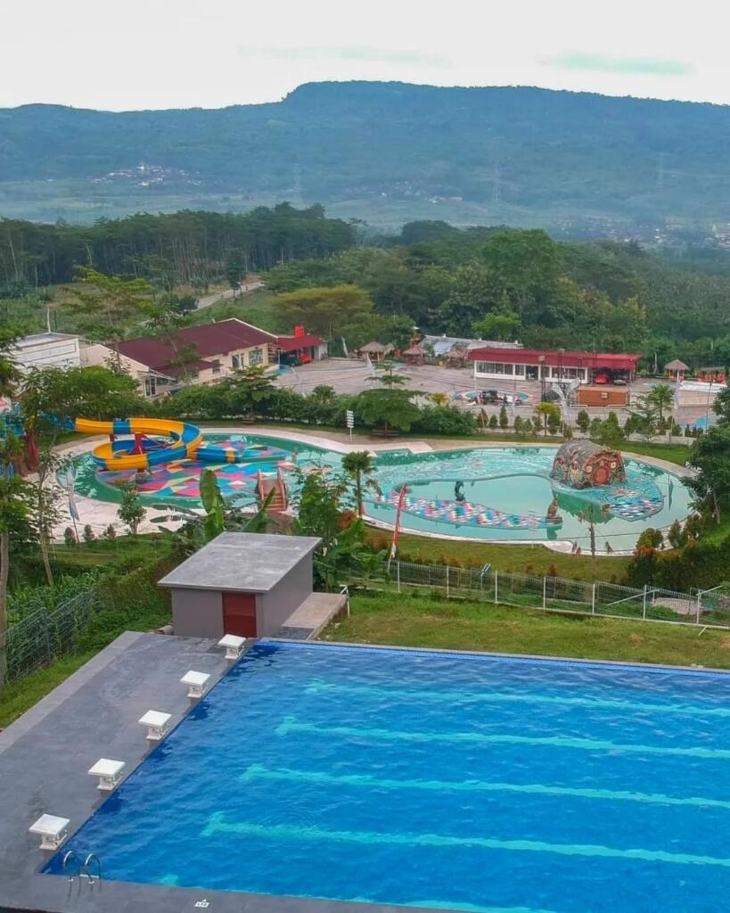 Omah'e Opa Waterpark Kendal: Harga Tiket, Daya Tarik, Lokasi &amp; Rute