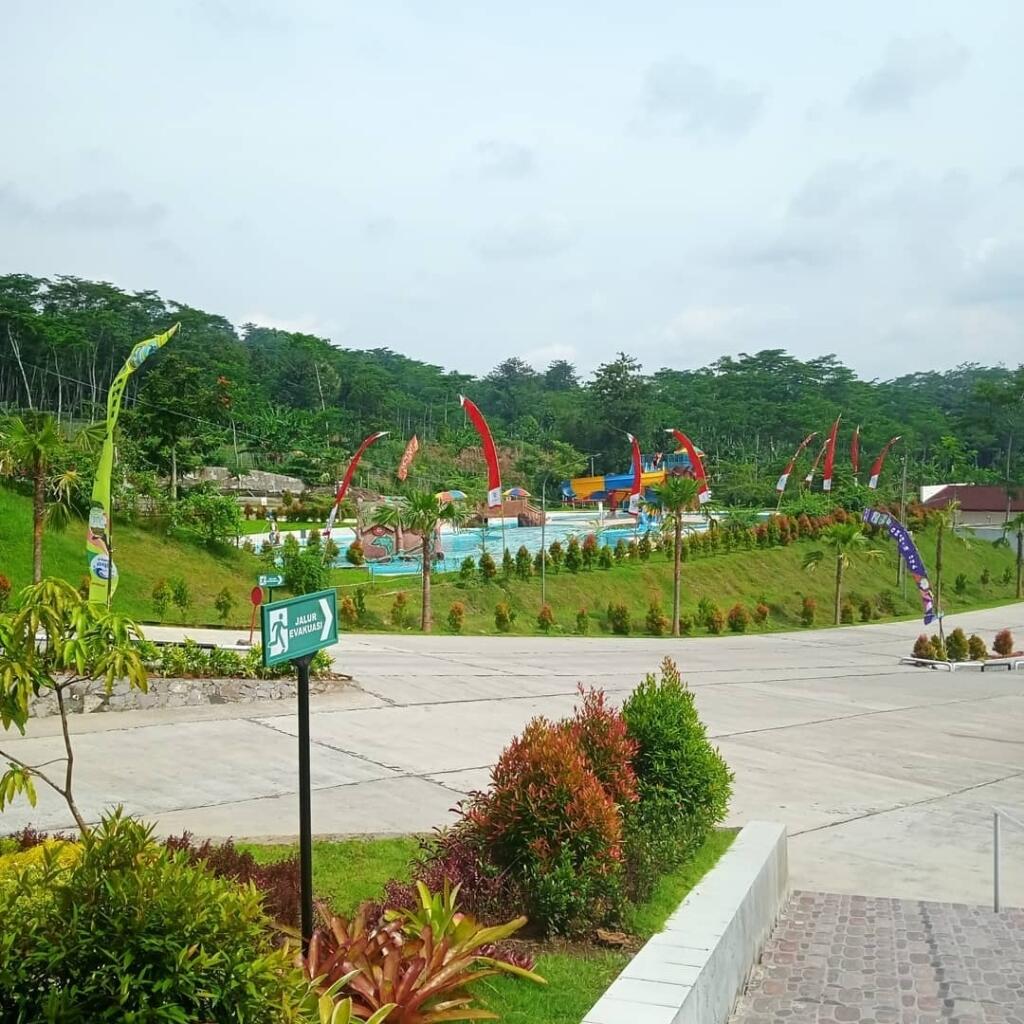 Omah'e Opa Waterpark Kendal: Harga Tiket, Daya Tarik, Lokasi &amp; Rute