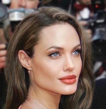 Angelina Jolie ke Yaman untuk Bantu Pengungsi 
