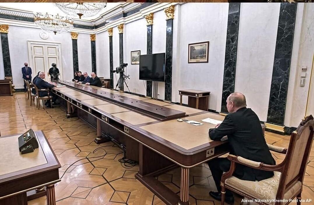 Vladimir Putin Ajak Pramugari dan Pilot Wanita Bahas Ukraina