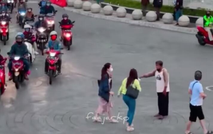 Hampir Celaka Saat Berfoto di Tugu Yogyakarta, Wisatawan Harus Taati Aturan