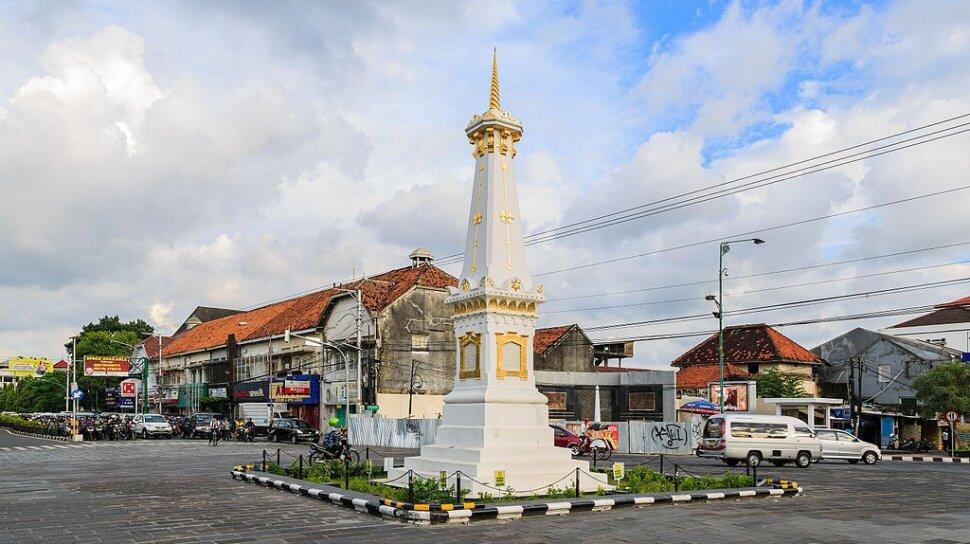 Hampir Celaka Saat Berfoto di Tugu Yogyakarta, Wisatawan Harus Taati Aturan