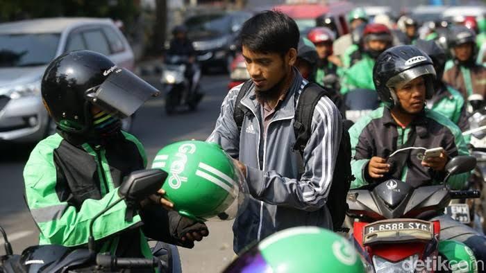 Tunarungu Bukan Penghalang untuk Dapat Menjadi Supir Ojol, Ini Dia Cara Komunikasinya