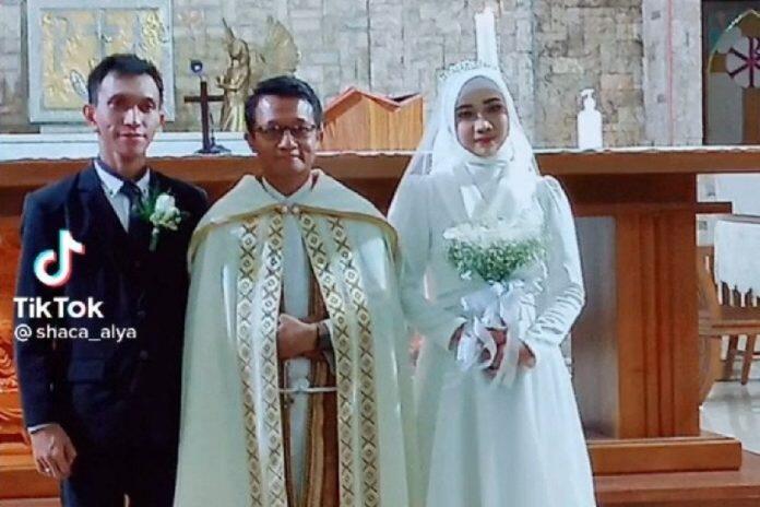 Wanita Berhijab Menikah di Gereja, Sampe MUI buka suara