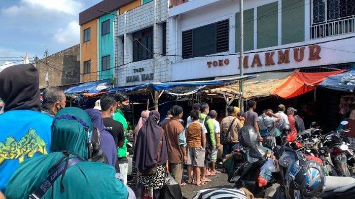 Demi Dapat Minyak Goreng Murah, Warga Kota Bogor Rela Antre Dari Jam 6 Pagi