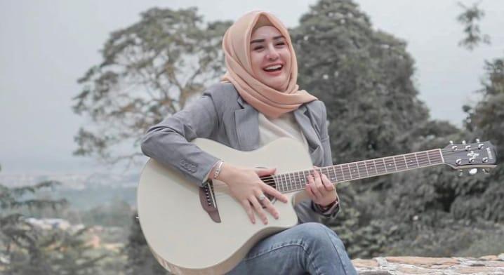 Mengenal Elshinta Warouw, Musisi Lampung yang Viral dengan Lagu Dear Diary
