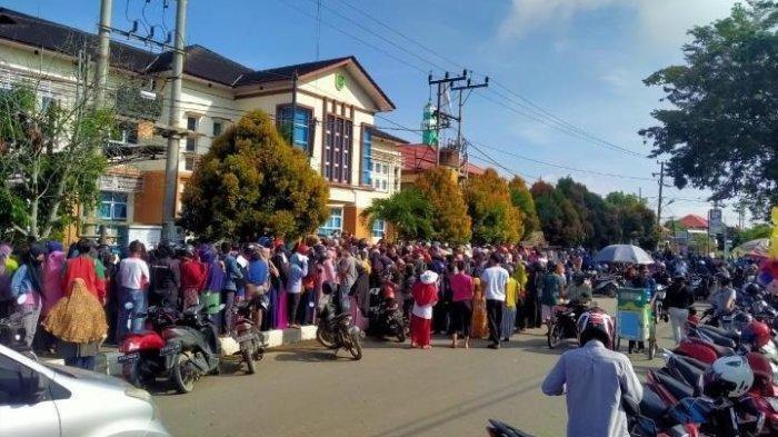 Ibu-ibu di Berau Kalimantan Timur Tewas Usai Pingsan Saat Antre Minyak Goreng