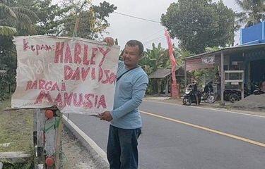 Moge Tabrak Bocah Kembar Tewas, Warga Pasang &quot;Kepada Harley, Hargai Manusia&quot;

