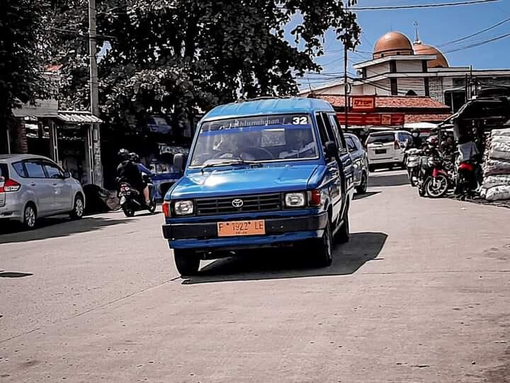 &#91;ULASAN&#93; Angkot Toyota Grand Extra yang Beroperasi di Bogor Ini Masih Terlihat Mulus