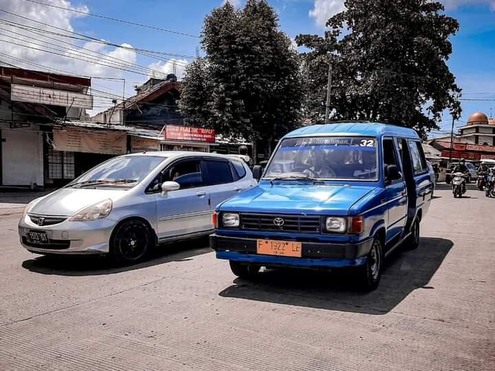 &#91;ULASAN&#93; Angkot Toyota Grand Extra yang Beroperasi di Bogor Ini Masih Terlihat Mulus