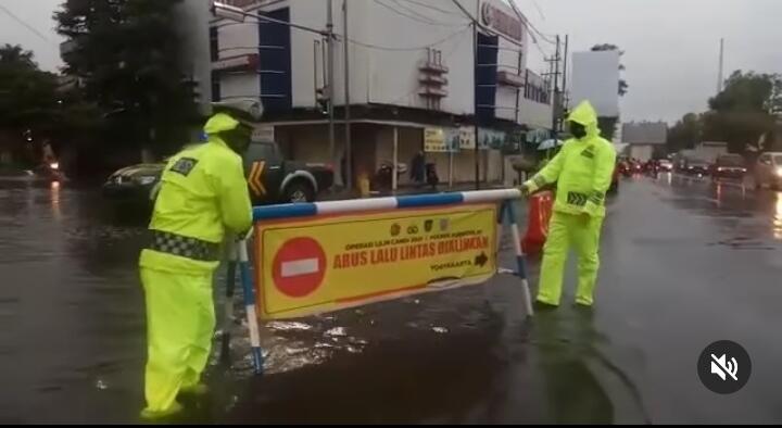 Banjir Kebumen - Purworejo : Drama Evakuasi Sapi sampai Lalu Lintas Macet