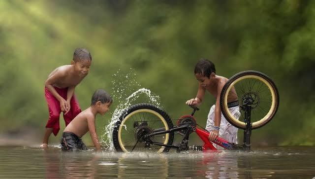 Kegiatan Bocah Jaman Dulu Yang Sekarang Jarang Terlihat, Nostalgia !!