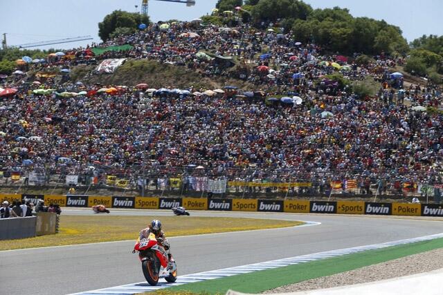 Beli Tiket MotoGP Mandalika, Ada Warga Lokal Tetap Nonton di Balik Pagar
