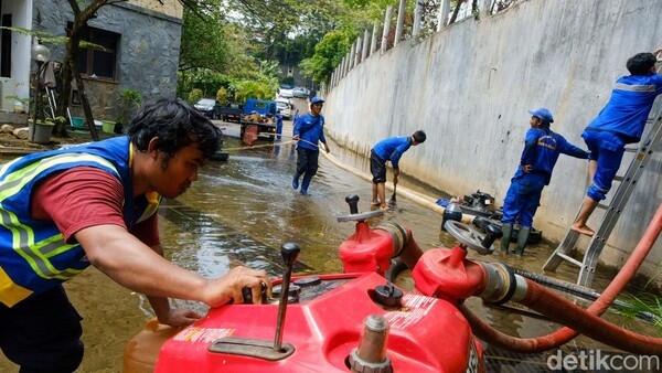 Mesin Pompa Sedot Banjir di Lebak Bulus, Tak Jauh dari Sumur Resapan



