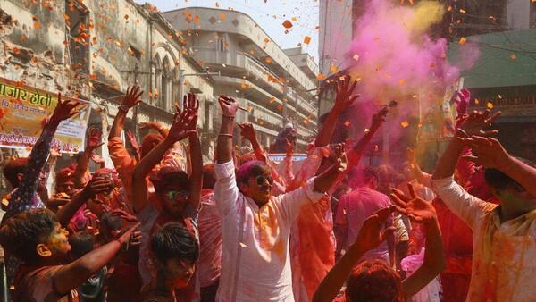 India Kembali Merayakan Holi Secara Meriah, Pasca Angka Covid Turun.