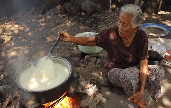 Minyak Goreng Mahal, Yuk Buat Minyak Kelapa Sendiri Dirumah!