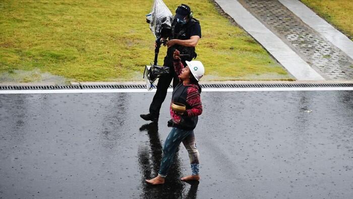 Pro Kontra Pawang Hujan di Aksi Moto GP Mandalika.